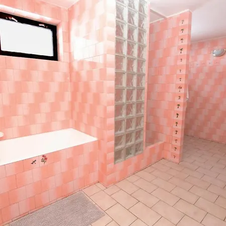 Chalet Jestrebi